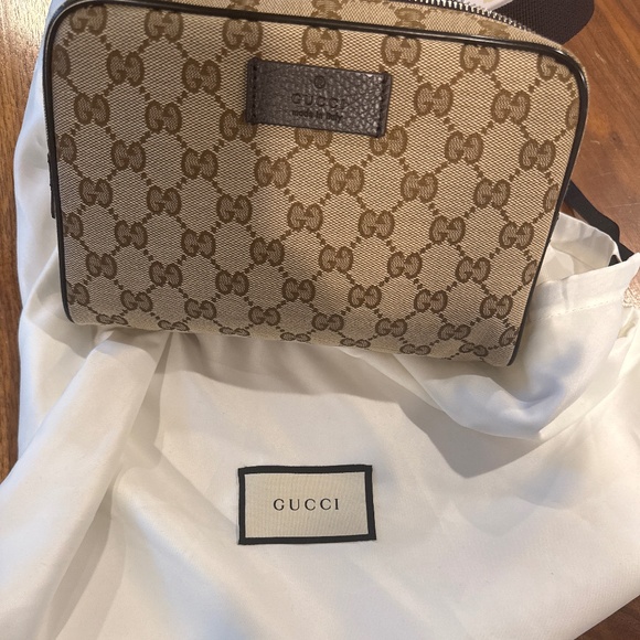 The Gucci GG Supreme Canvas Belt Bag - Picture 3 of 6